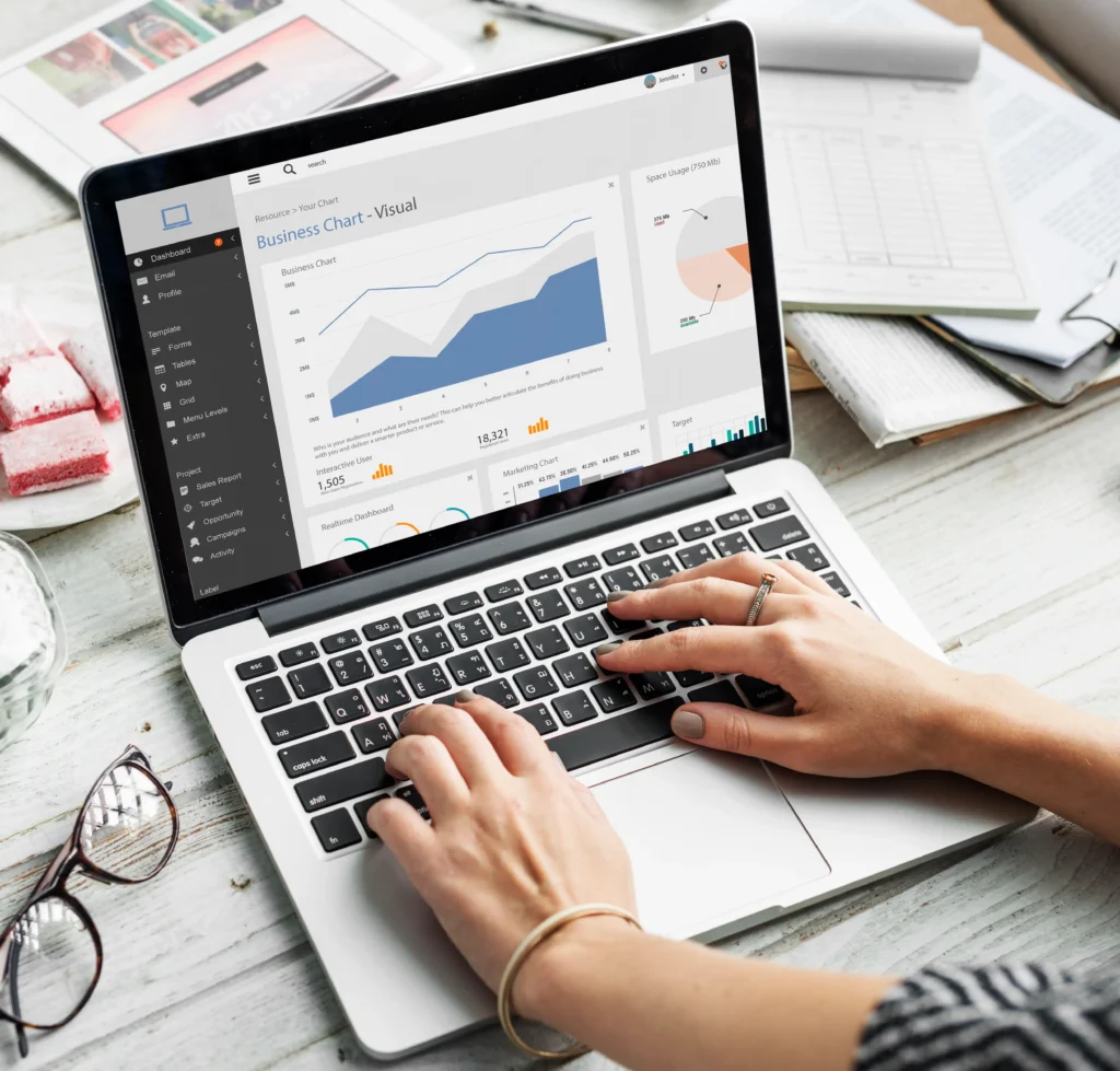 Profissional de saúde usando Google Ads para atrair mais pacientes