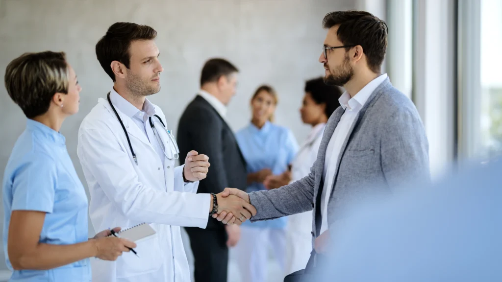 Clínica médica moderna com bom atendimento e estrutura humanizada